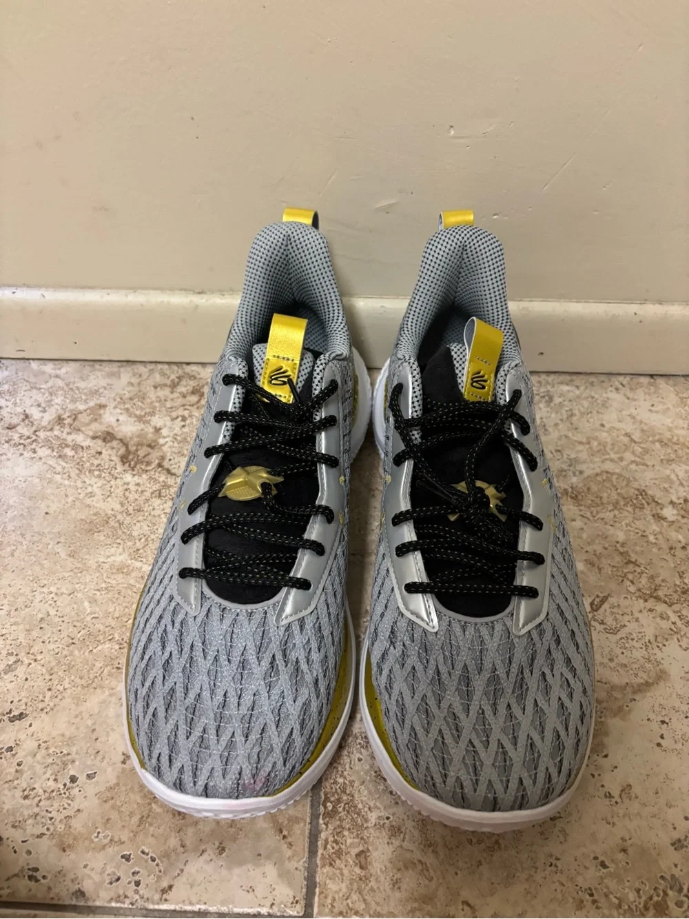 Under Armour Men's Curry Flow 10 Gray Athletic Shoes Size 15 3026274-101